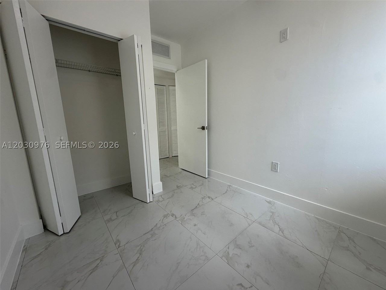 115 Sw 11th Ave #1 - Photo 4 of 13