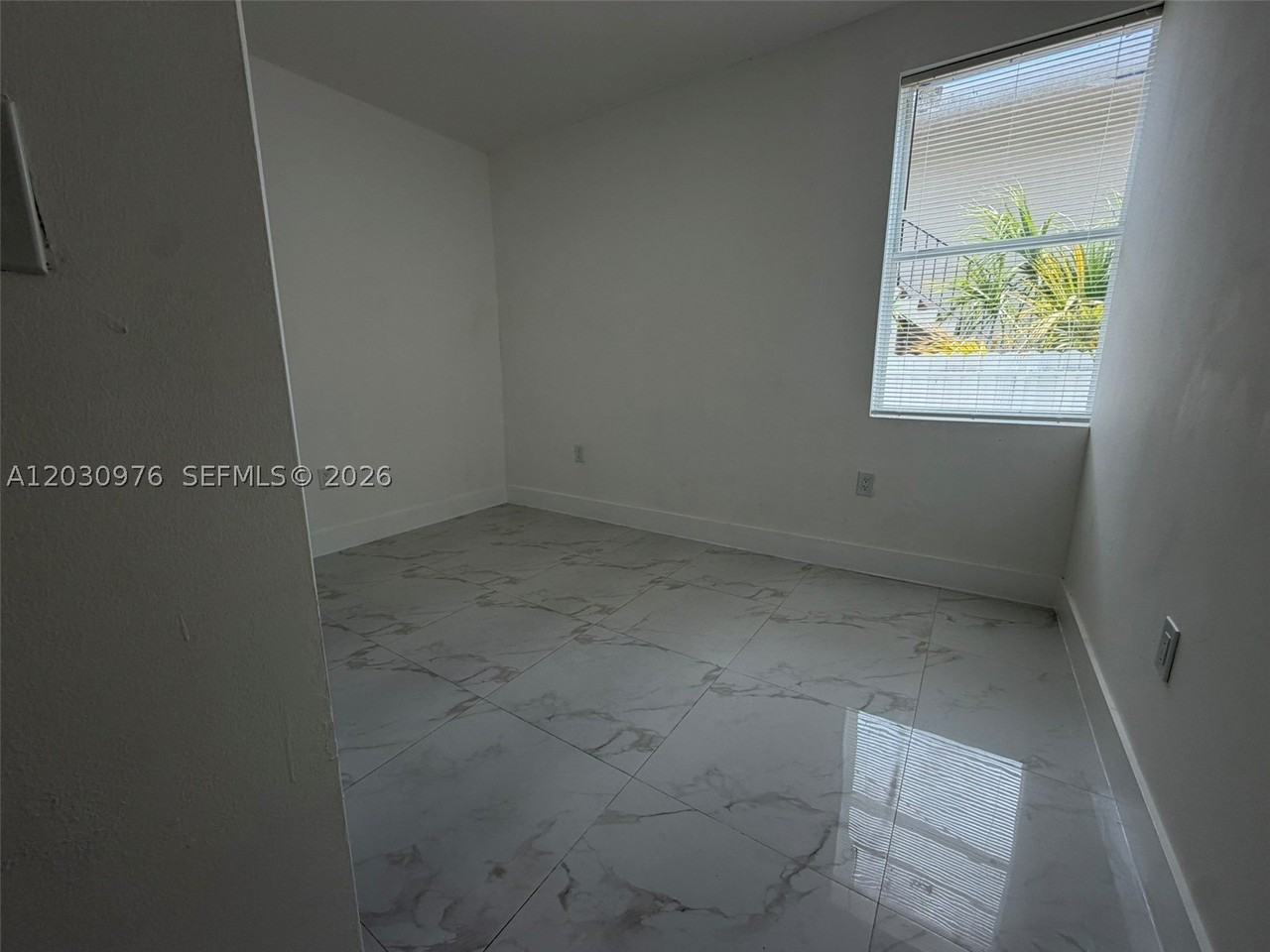 115 Sw 11th Ave #1 - Photo 6 of 13