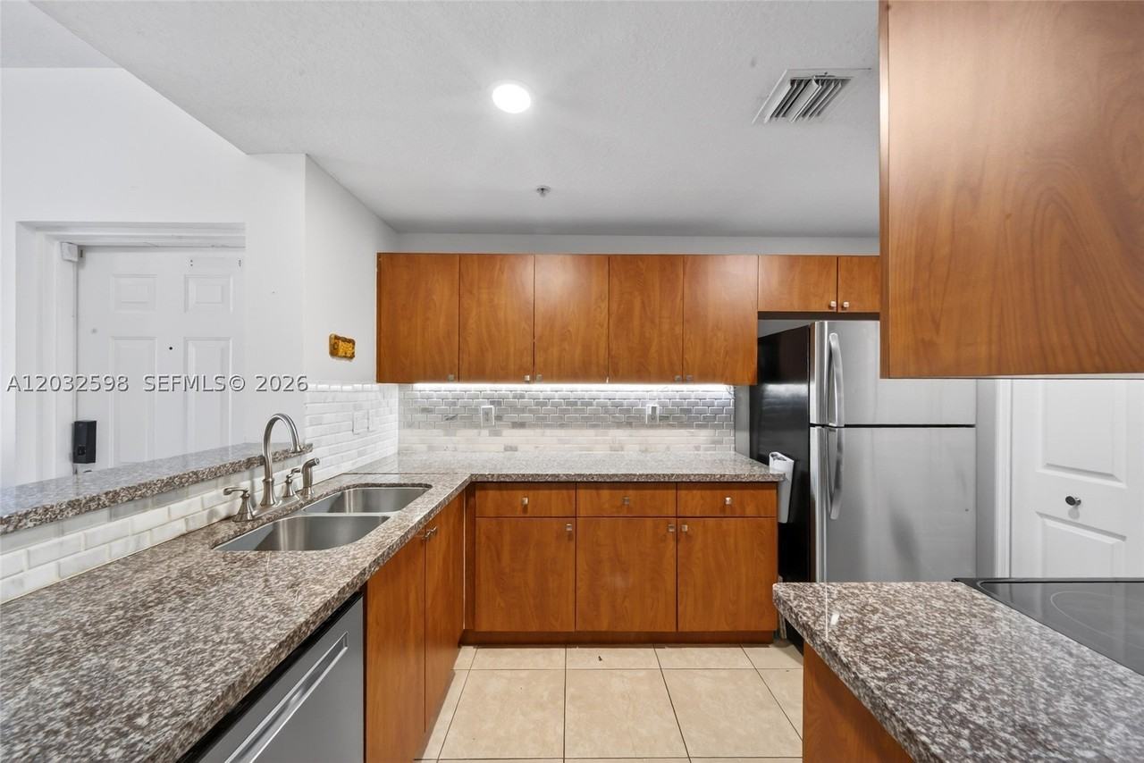 6670 Nw 114th Ave #602 - Photo 3 of 34