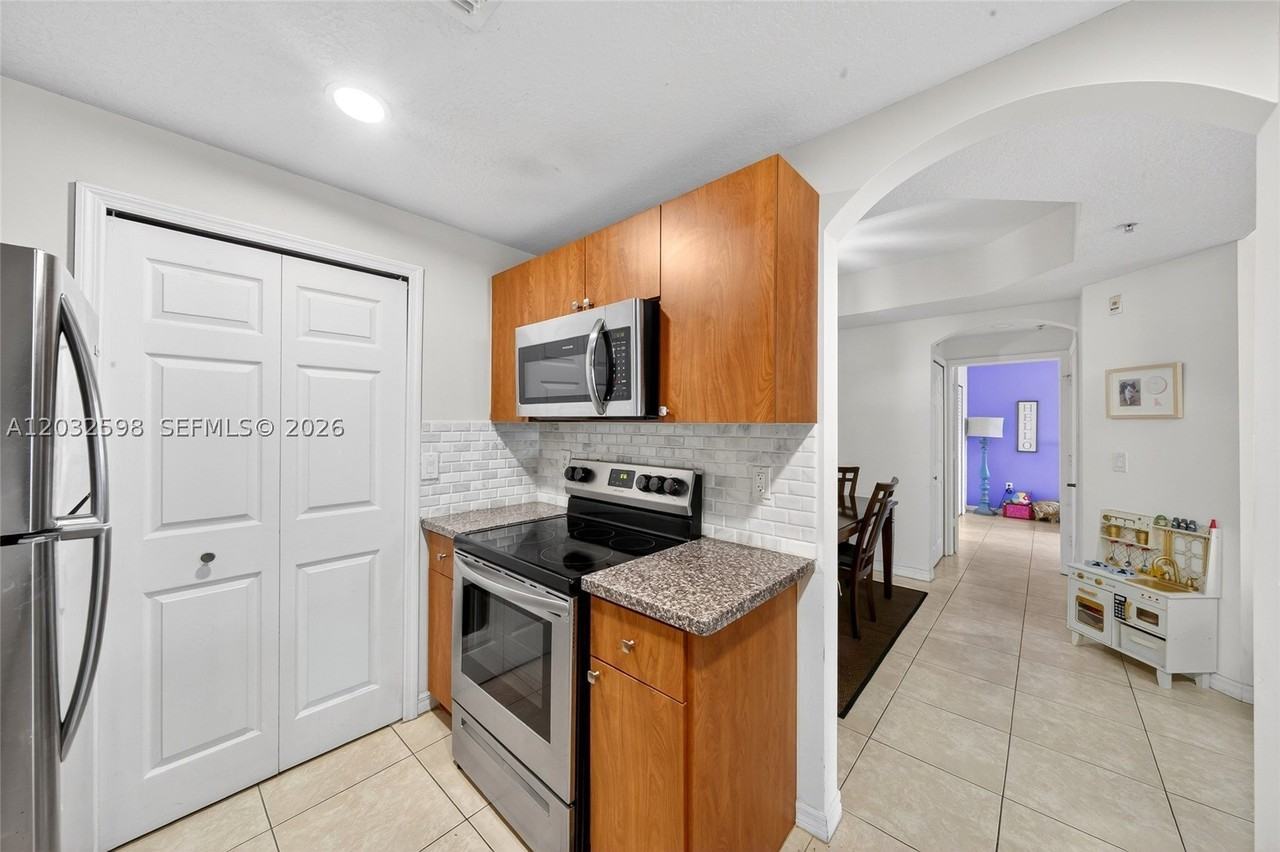 6670 Nw 114th Ave #602 - Photo 4 of 34
