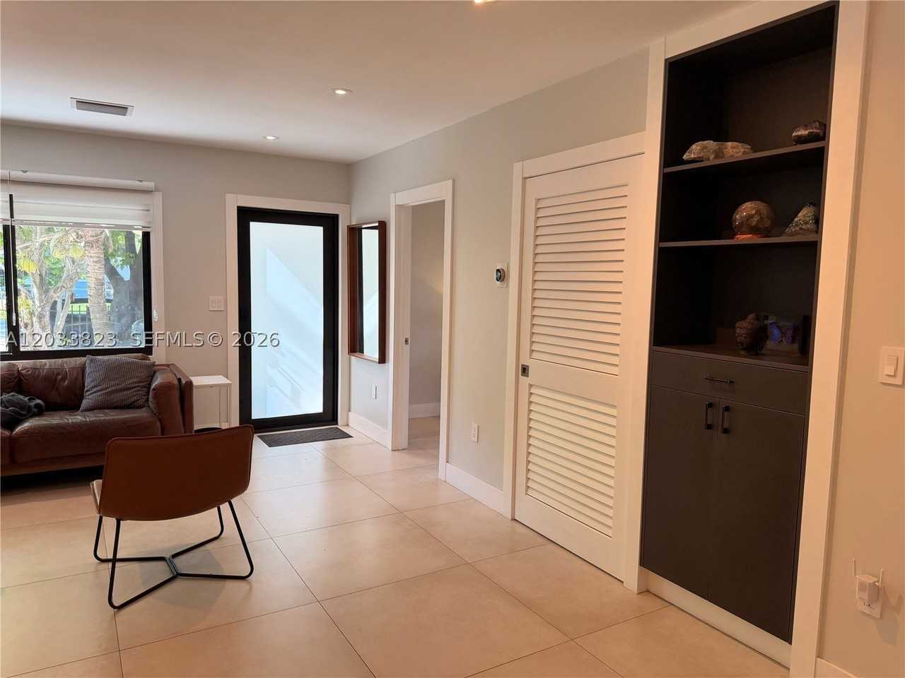 360 Nw 40th St #0 - Photo 4 of 31