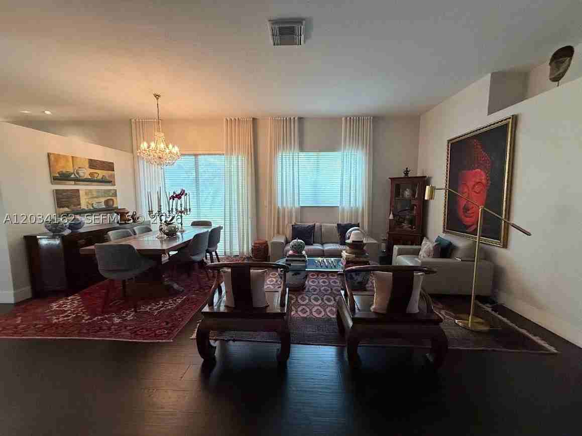 10900 Nw 72nd St - Photo 4 of 27