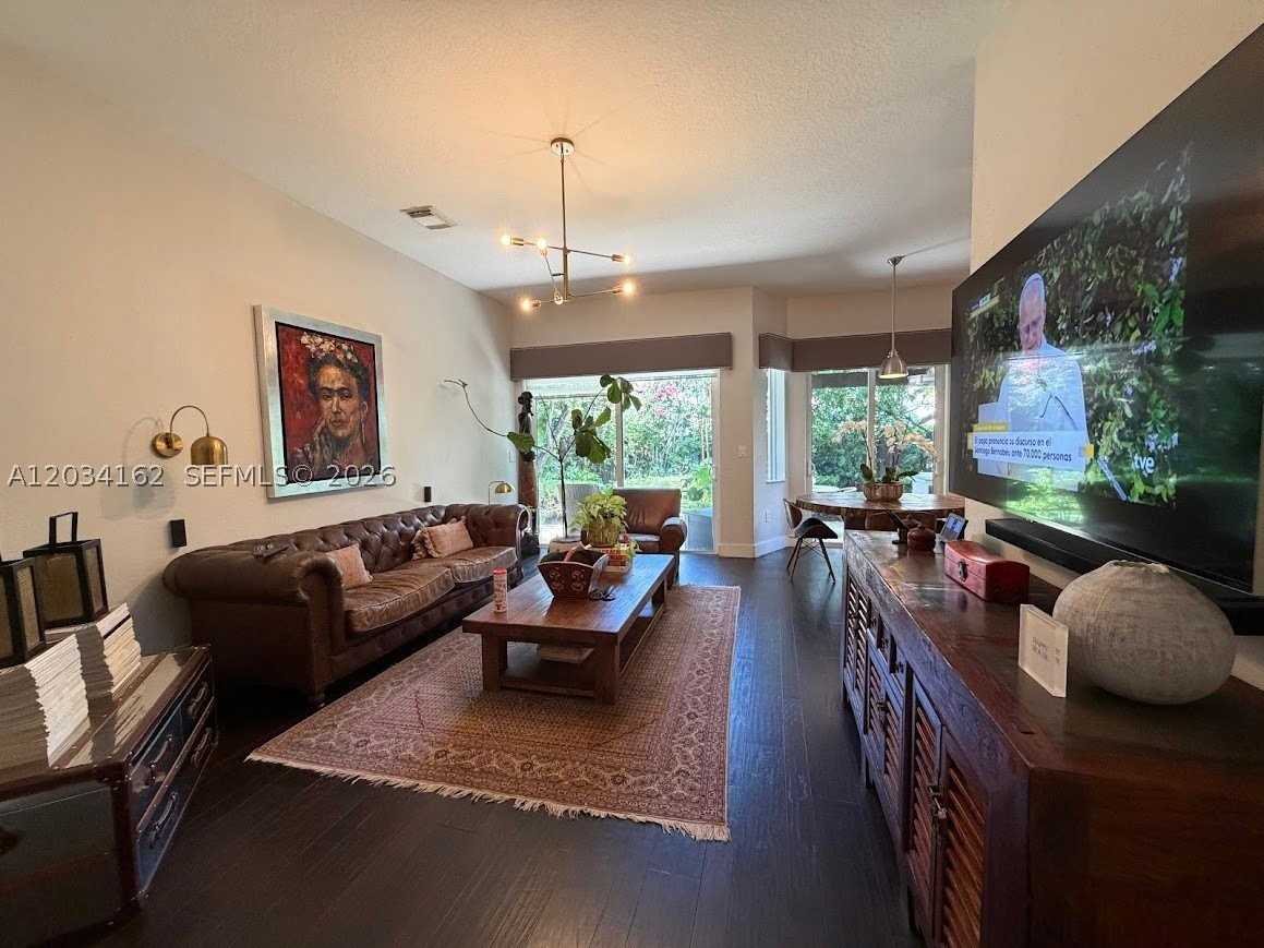 10900 Nw 72nd St - Photo 6 of 27