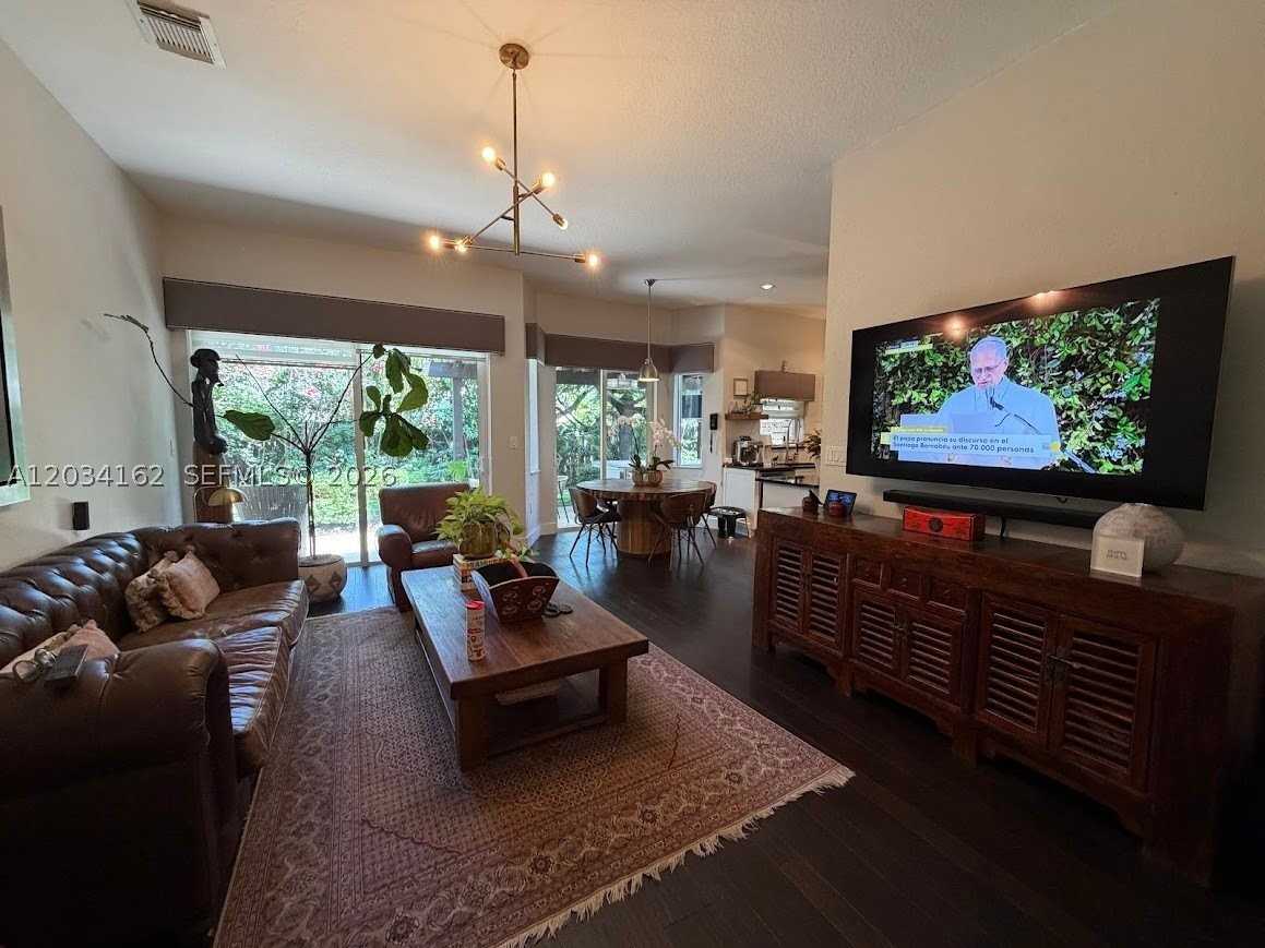10900 Nw 72nd St - Photo 7 of 27