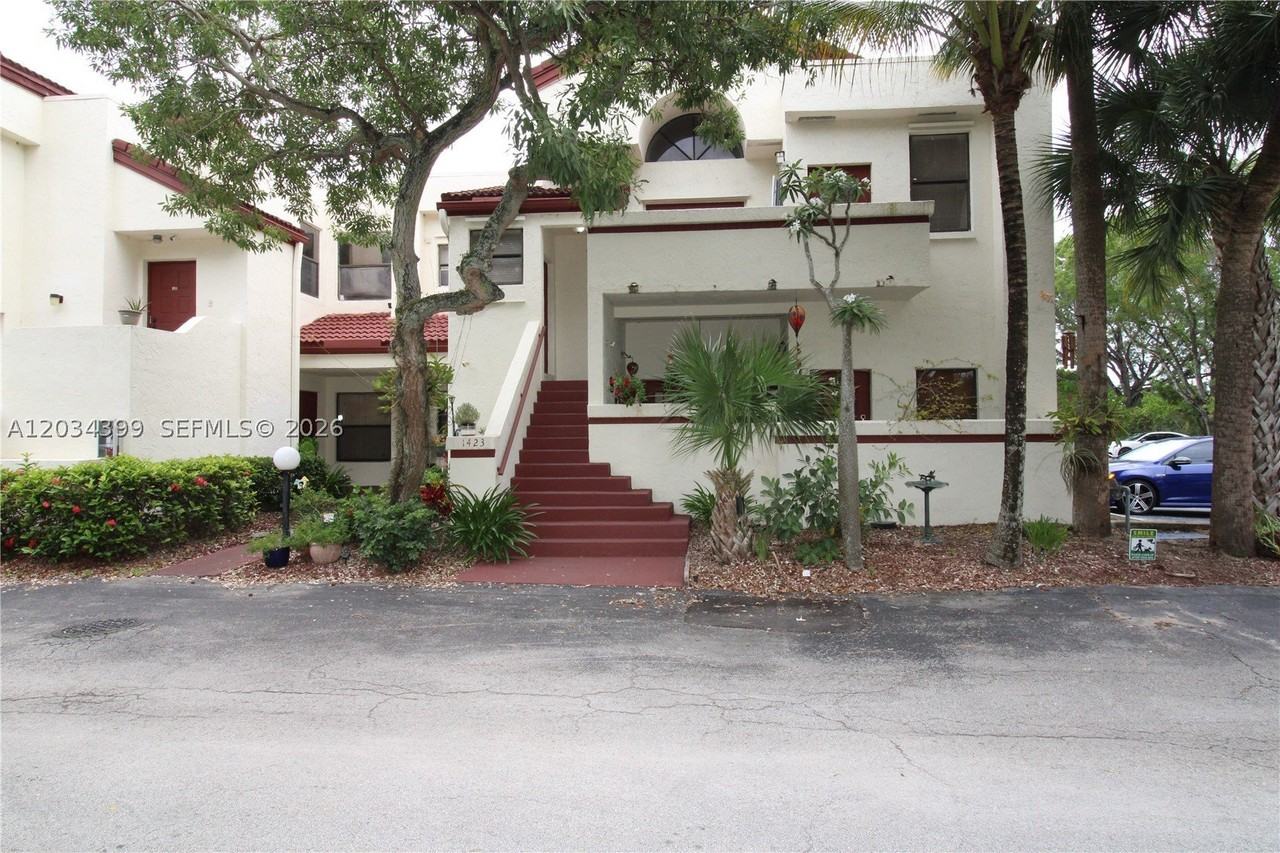 1423 Avon Ln #210