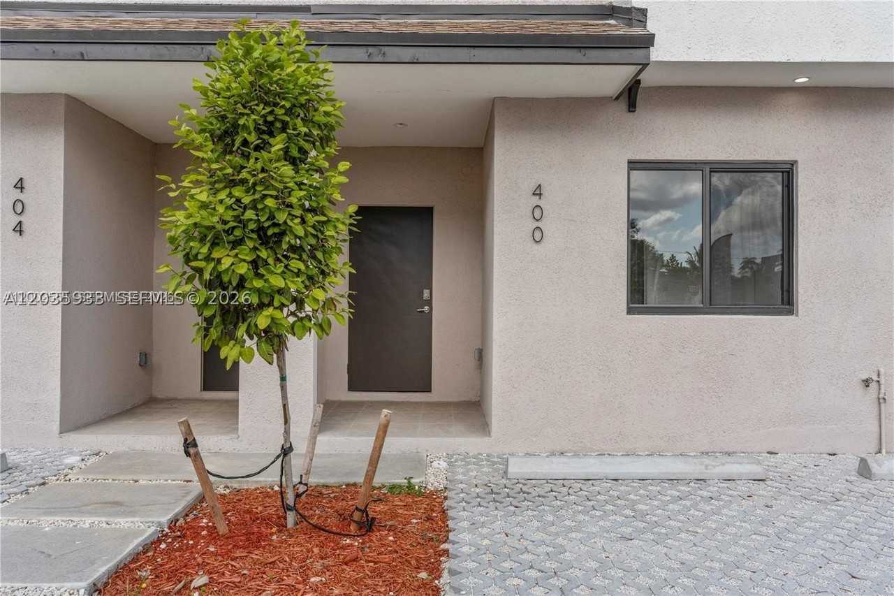 413 Sw Palm Ter #1 - Photo 2 of 25