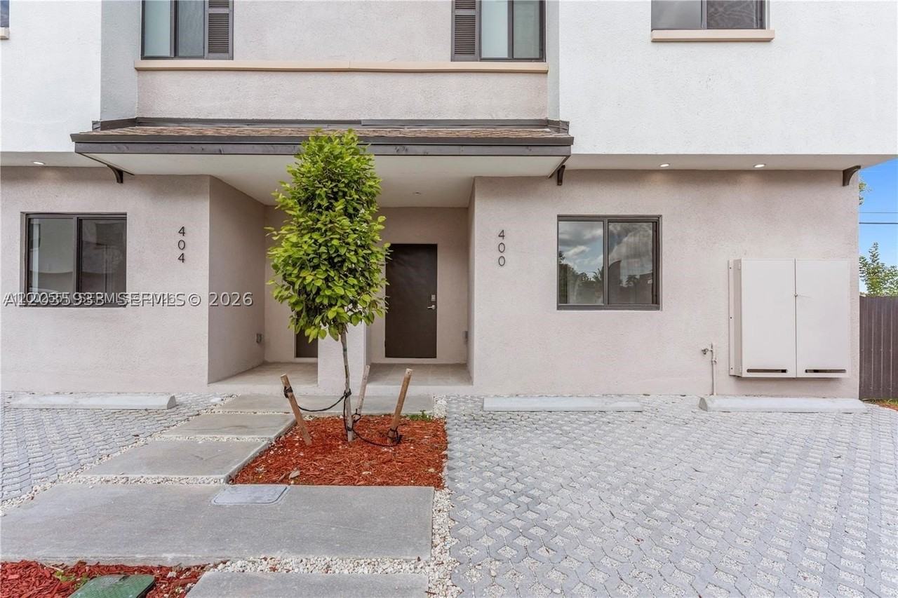 413 Sw Palm Ter #1 - Photo 3 of 25