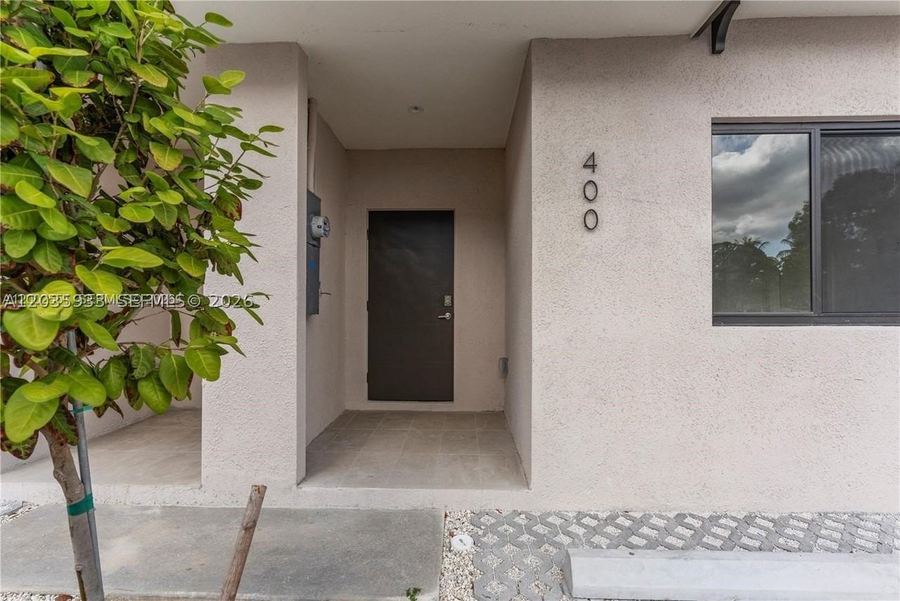 413 Sw Palm Ter #1 - Photo 4 of 25