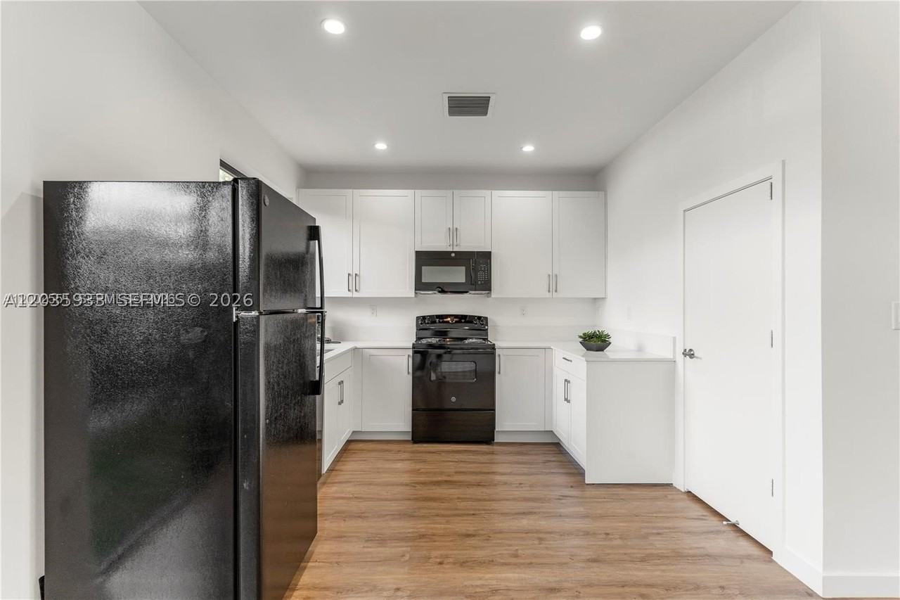 413 Sw Palm Ter #1 - Photo 6 of 25