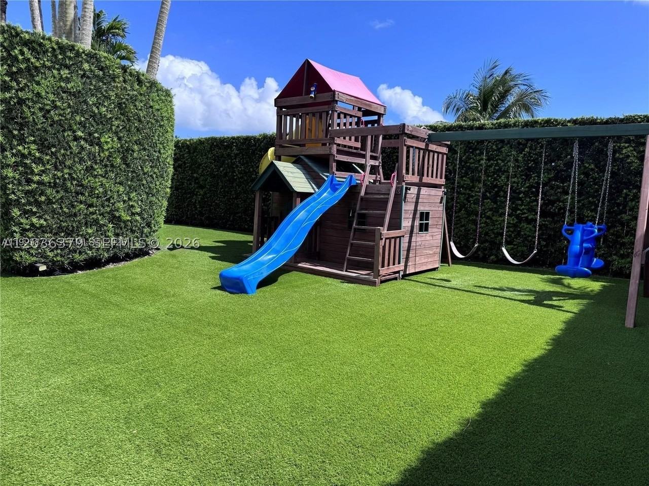 9494 Sw 125th Ter - Photo 5 of 18