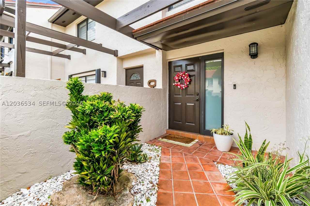 13340 Sw 88th Ter #D - Photo 2 of 44