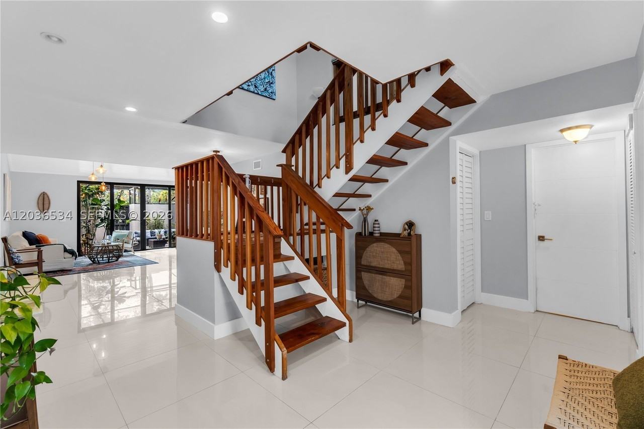 13340 Sw 88th Ter #D - Photo 4 of 44