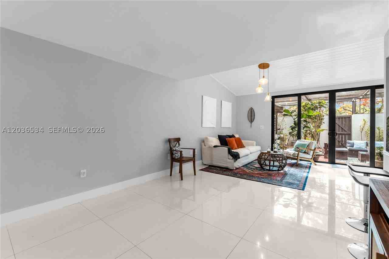 13340 Sw 88th Ter #D - Photo 6 of 44