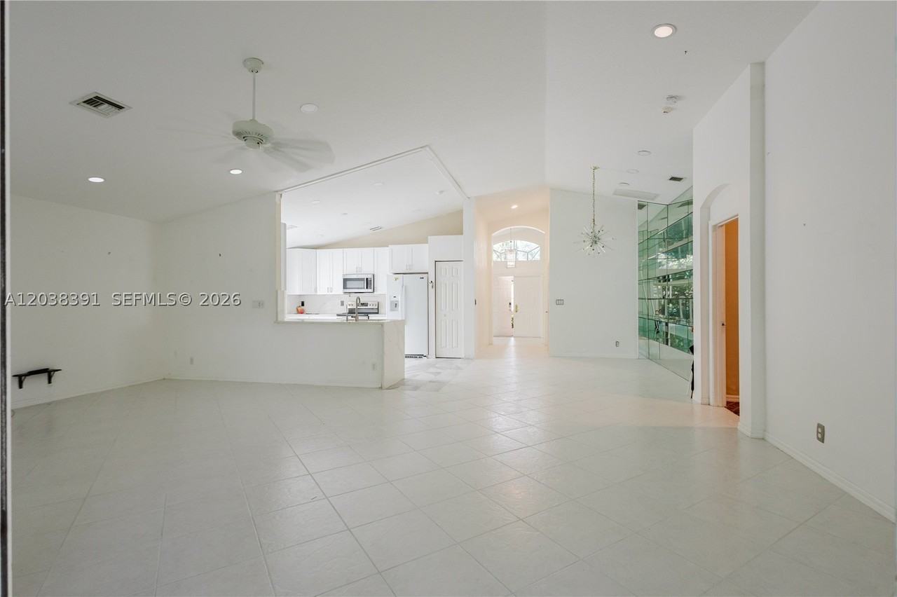 7577 Caprio Dr - Photo 4 of 22