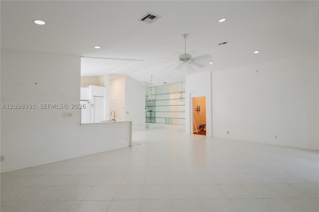 7577 Caprio Dr - Photo 6 of 22