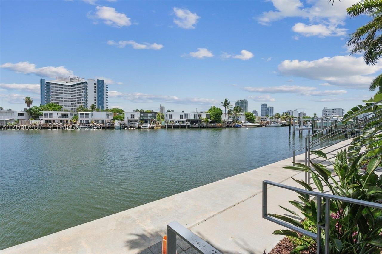 101 N Shore Dr #101 - Photo 3 of 50