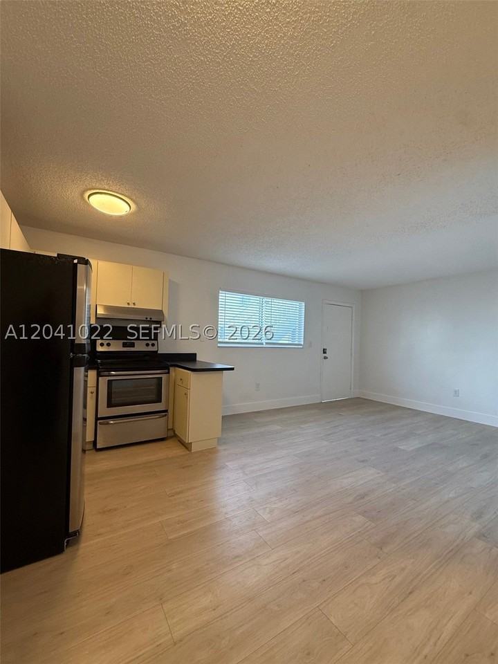 131 Nw 77th St #1 - Photo 6 of 15