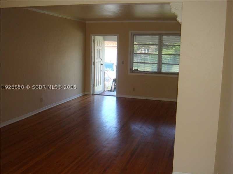 904 Wallace St - Photo 2 of 8