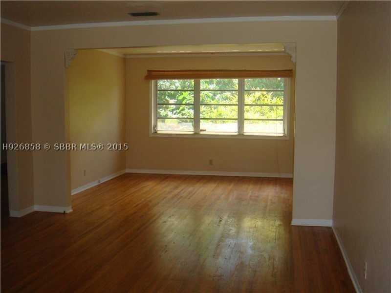 904 Wallace St - Photo 3 of 8