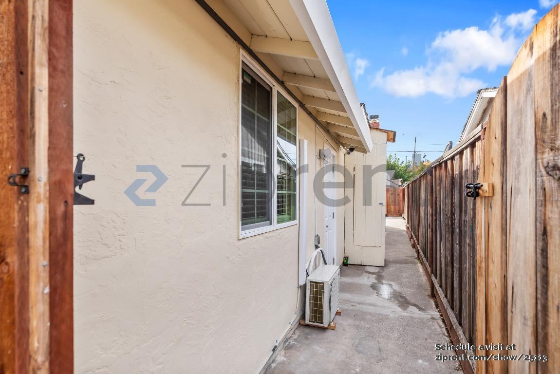 1935 Kinross Way #C - Photo 4 of 19