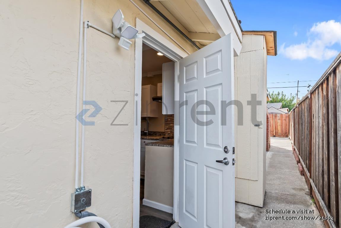 1935 Kinross Way #C - Photo 5 of 19