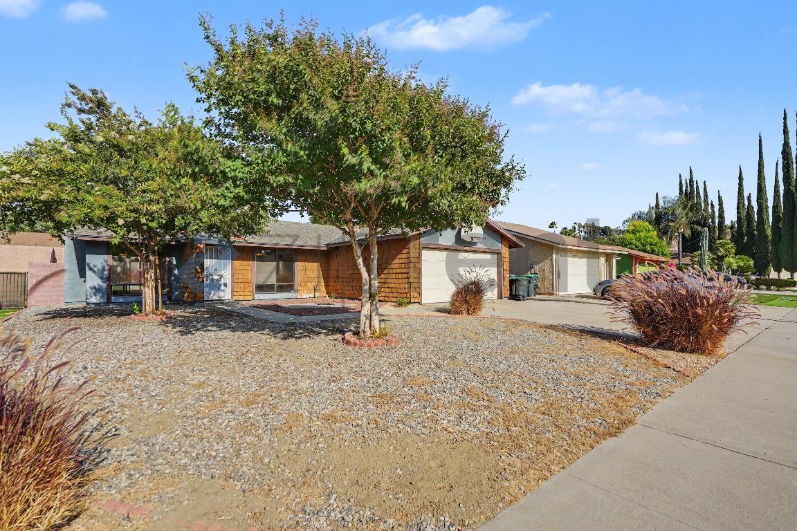 1140 Valley Spring Ln - Photo 2 of 17