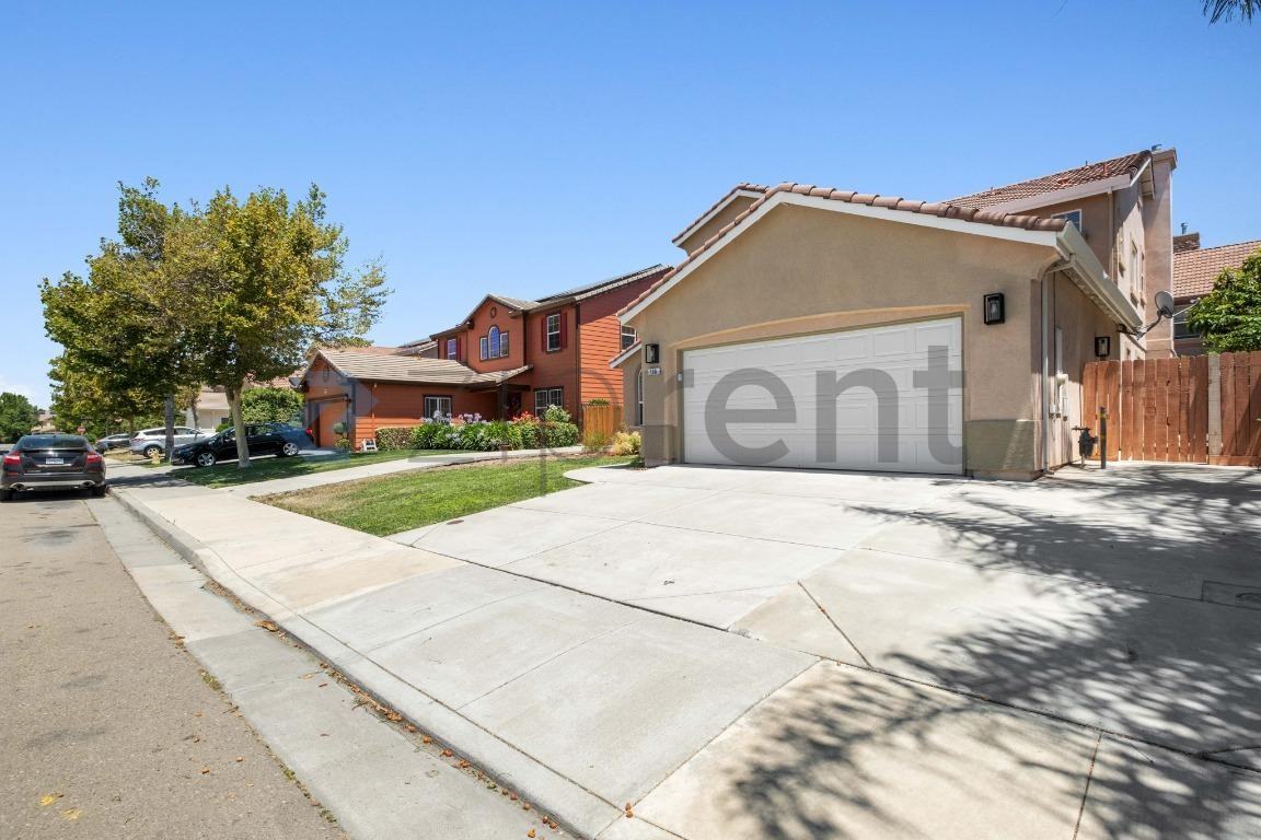 166 Barcelona Dr - Photo 2 of 37