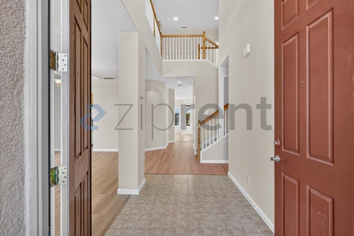 166 Barcelona Dr - Photo 5 of 37