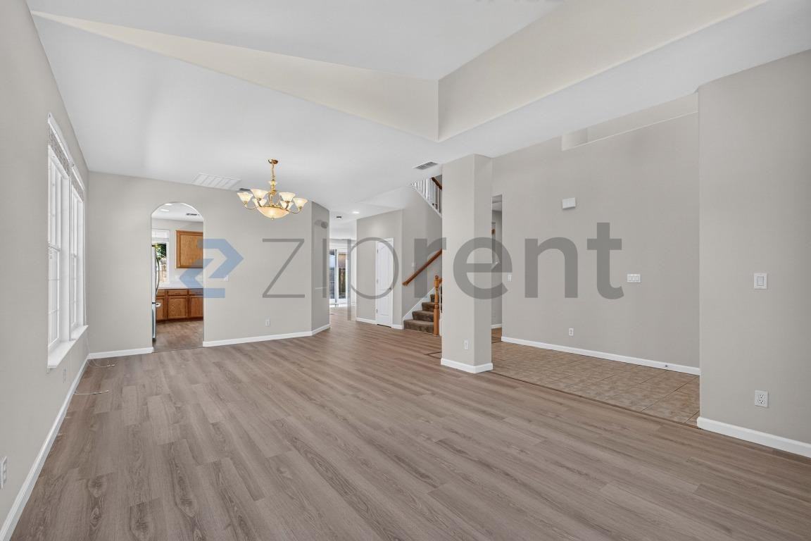 166 Barcelona Dr - Photo 7 of 37
