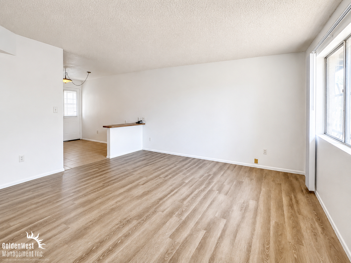 6818 N 17th Ave #11 - Photo 3 of 10
