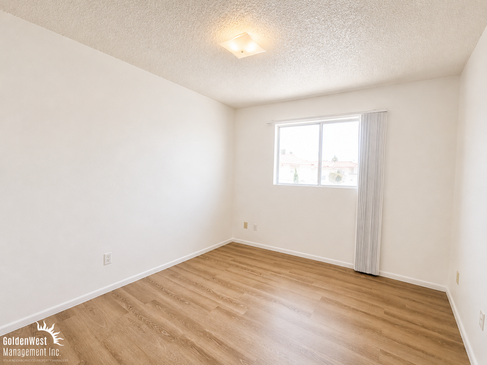 6818 N 17th Ave #11 - Photo 5 of 10