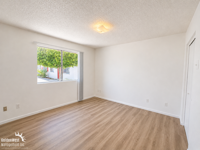 6818 N 17th Ave #11 - Photo 6 of 10