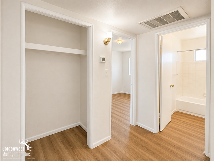 6818 N 17th Ave #11 - Photo 7 of 10