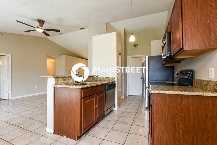 2348 Ainsworth Ave - Photo 6 of 17