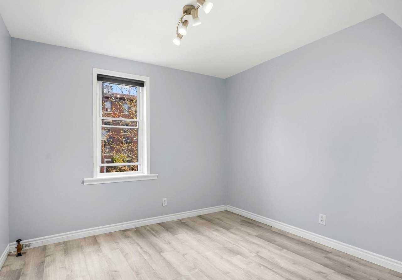 356 Hunter Street East #11 - Photo 4 of 9