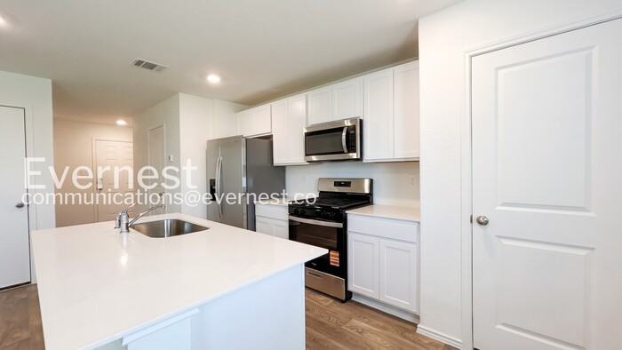 16043 Mahogany Way - Photo 3 of 23