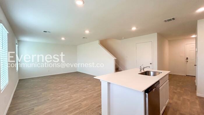 16043 Mahogany Way - Photo 5 of 23