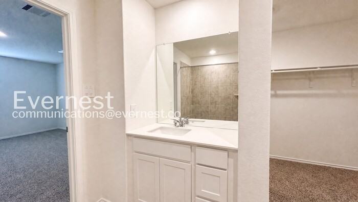 16043 Mahogany Way - Photo 6 of 23