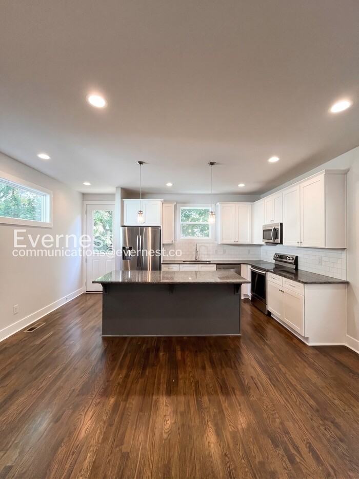 336 Queen Ave - Photo 5 of 35