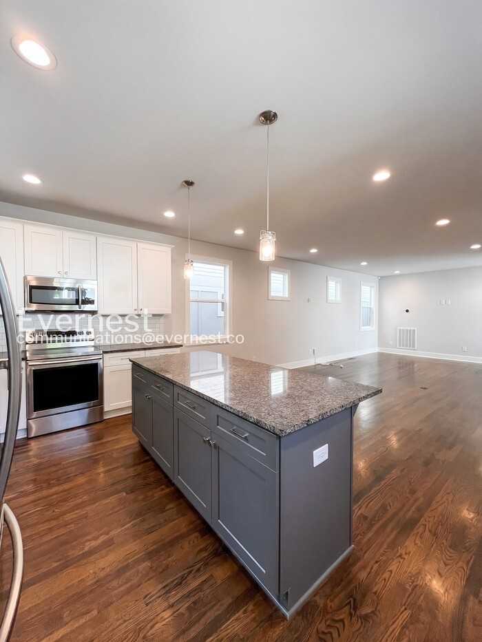 336 Queen Ave - Photo 6 of 35