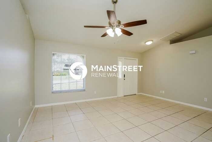 1426 Se 23rd Ter - Photo 4 of 16