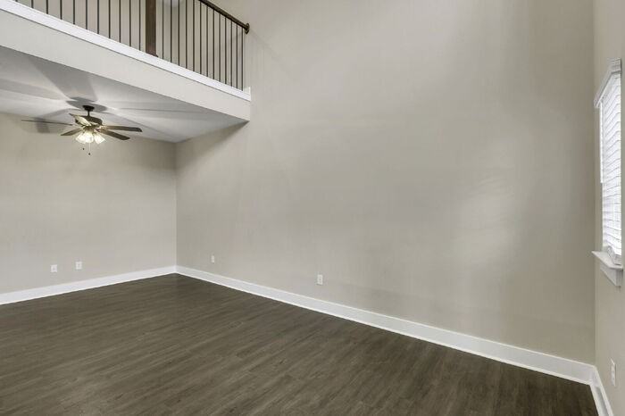 8 Tolar Rd - Photo 3 of 41