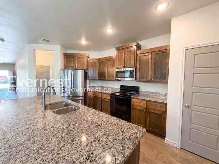 8511 Glade Dr - Photo 4 of 28