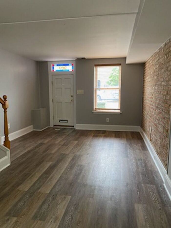 2400 Fleet St - Photo 4 of 7