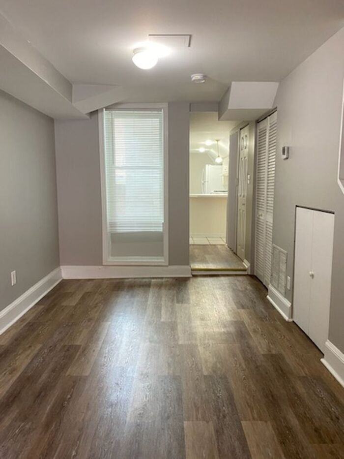 2400 Fleet St - Photo 5 of 7