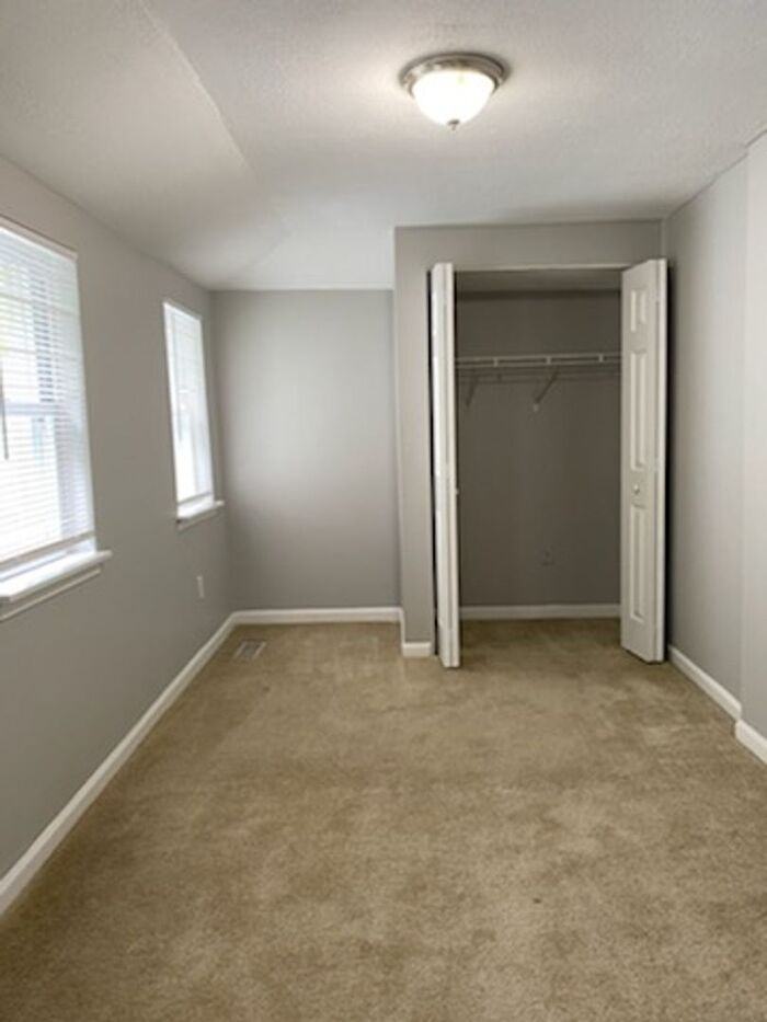 2400 Fleet St - Photo 6 of 7
