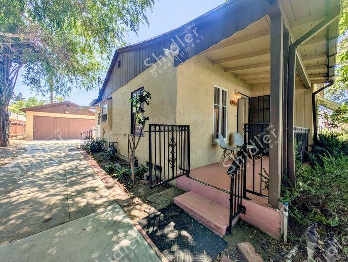 3245 N Stoddard Ave - Photo 3 of 48
