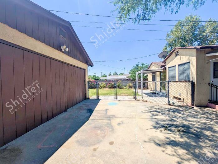 3245 N Stoddard Ave - Photo 5 of 48