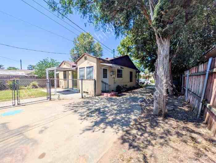 3245 N Stoddard Ave - Photo 7 of 48