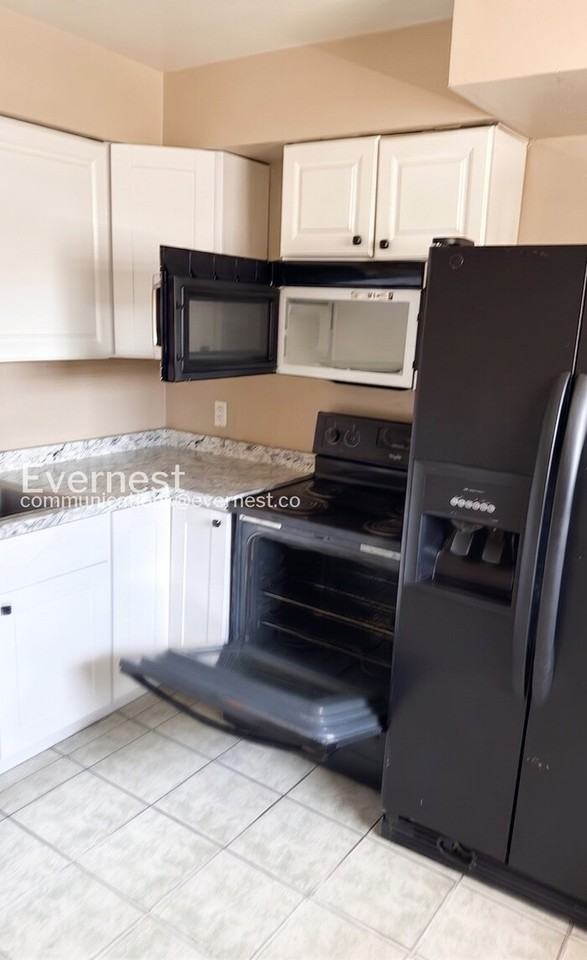 447 N Drew St E - Photo 2 of 16